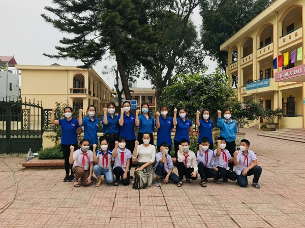 Hoạt động ý nghĩa chào mừng 91 năm ngày thành lập Đoàn TNCS HCM của cô và trò Trường Tiểu học Thanh Cao