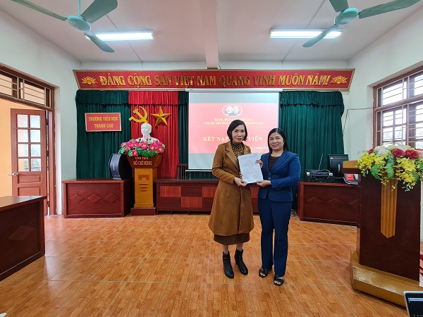 Lễ kết nạp đảng viên mới