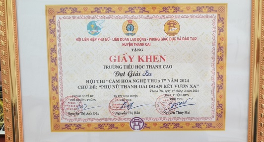Hội thi cắm hoa nghệ thuật với chủ đề “Phụ nữ Thanh Oai đoàn kết vươn xa”