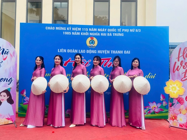 Hội thi Cắm hoa nghệ thuật và trình diễn áo dài. Chào mừng kỷ niệm 115 năm ngày Quốc tế Phụ nữ 8/3 và 1985 cuộc khởi nghĩa Hai bà Trưng